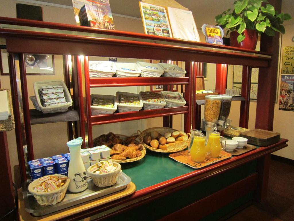 南特堡茹宫快捷酒店 外观 照片 A typical breakfast buffet